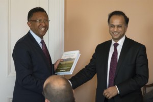 The President of Madagascar, Hery Rajaonarimampianina, receives a copy of Forests and Food from Bhaskar Vira (courtesy Cambridge Conservation Initiative) 